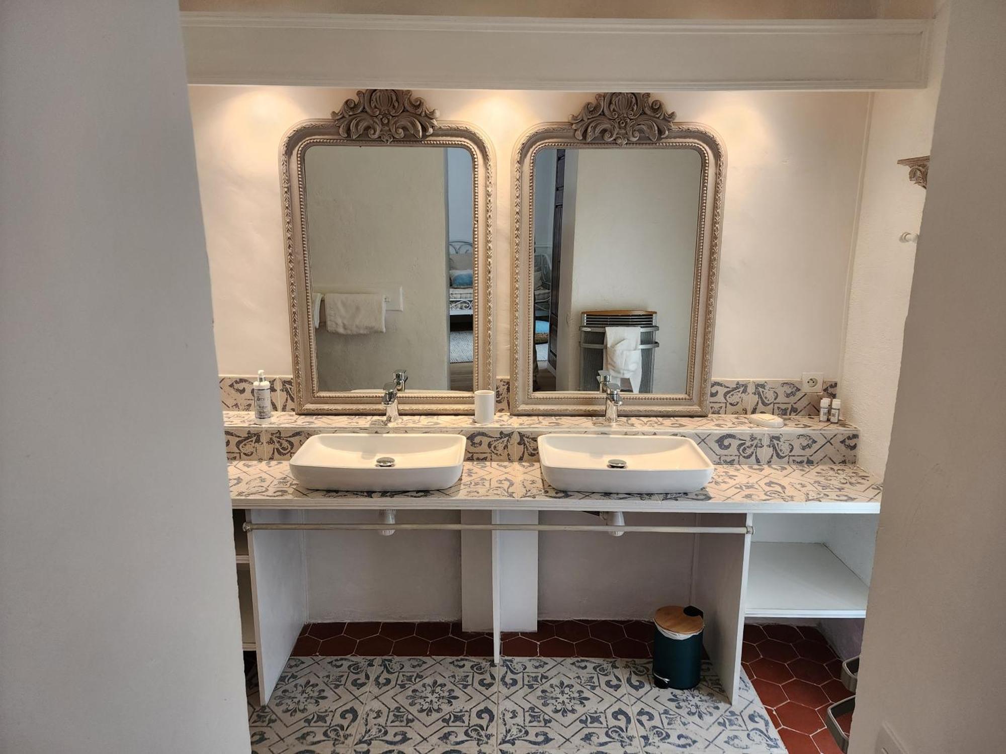 La Belle Histoire Bed & Breakfast Claviers Bagian luar foto