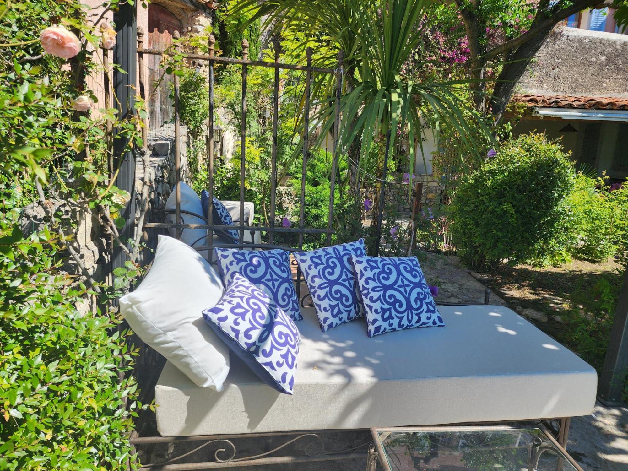 La Belle Histoire Bed & Breakfast Claviers Bagian luar foto