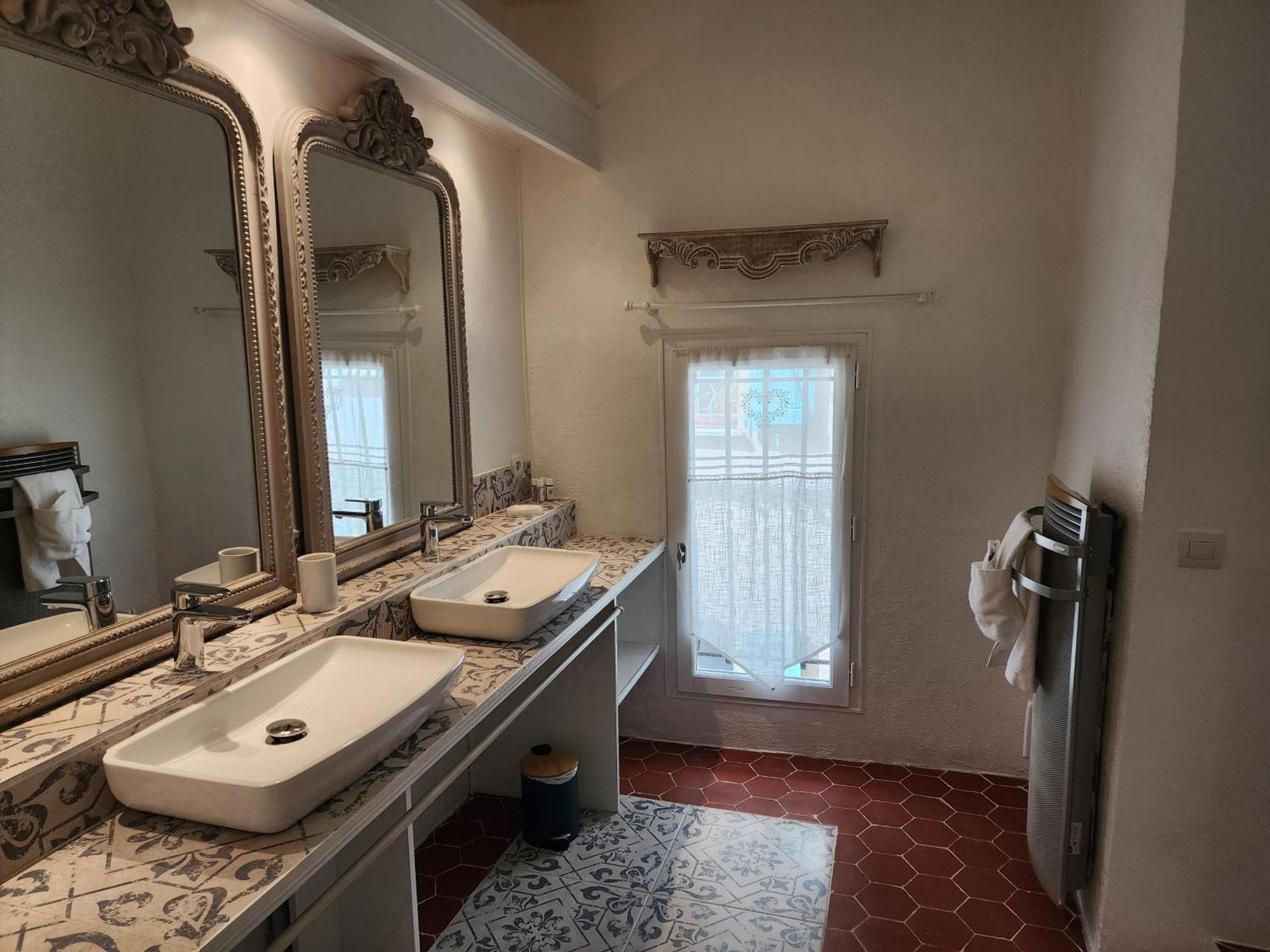 La Belle Histoire Bed & Breakfast Claviers Bagian luar foto